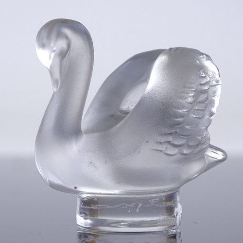 77 - LALIQUE - frosted glass swan, engraved signature, height 5cm