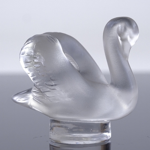 77 - LALIQUE - frosted glass swan, engraved signature, height 5cm