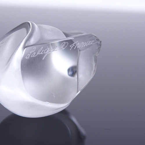 79 - LALIQUE - miniature frosted glass mouse, height 3.5cm