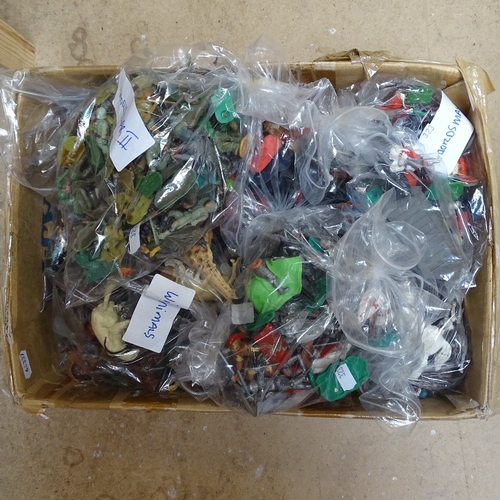 323 - A quantity of plastic soldiers (boxful)