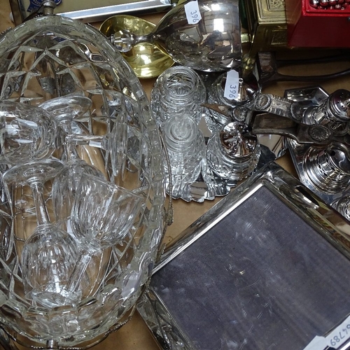 396 - Various metalware and ornaments (boxful)