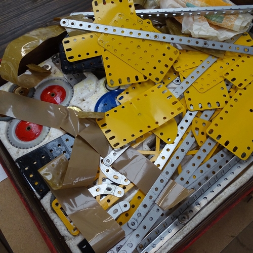 563 - A box of Meccano