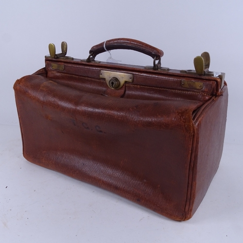 583 - Victorian brass-mounted leather doctor's Gladstone bag