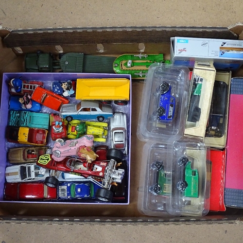 633 - Diecast toy cars, boxed Days Gone vehicles etc