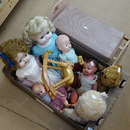 639 - Dolls, teddy bears, doll's bed etc