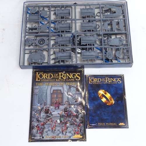 90 - Various Games Workshop plastic assembly model toys, including Warhammer 40,000, and The Lord of The ... 