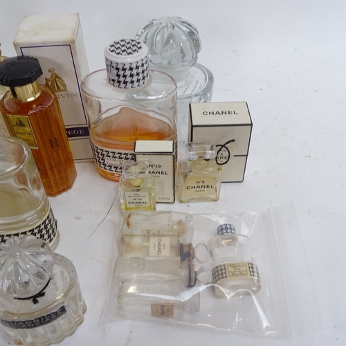 97 - Various Vintage empty perfume bottles, including Chanel No. 22, Balenciaga, and Chanel No. 5 (boxful... 