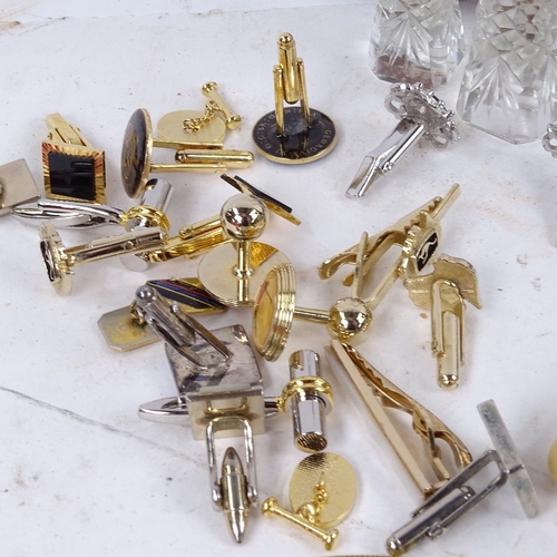 685 - Cufflinks, pillboxes, knife rests etc