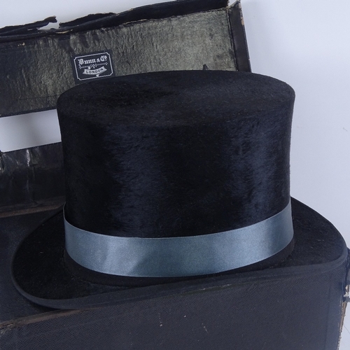 686 - A Vintage top hat in card box