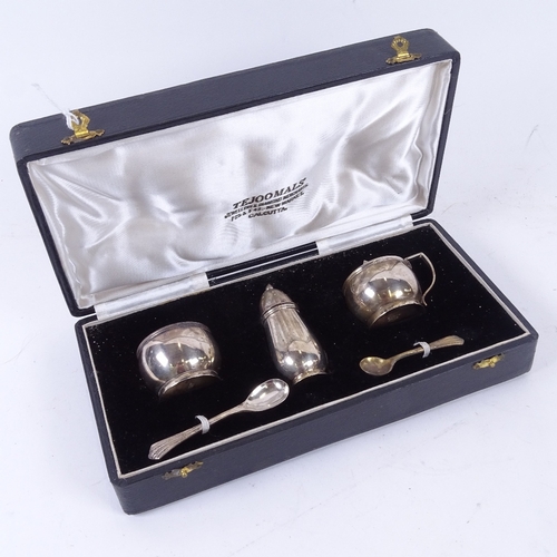 902 - A sterling silver 3-piece cruet set, cased, retailed by Tejoomals Calcutta (spoons not silver)