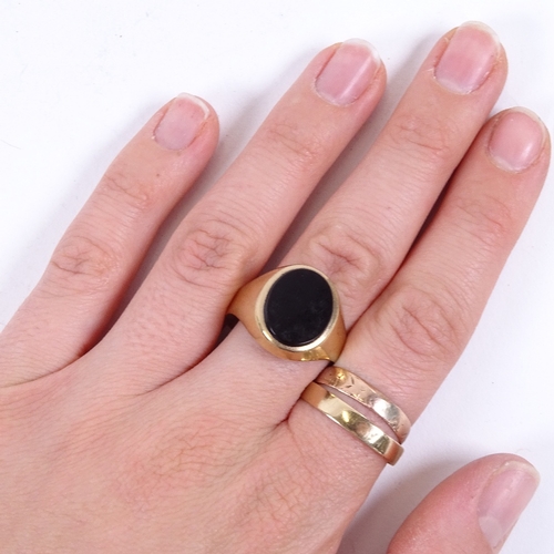 948 - A 9ct gold gent's signet ring with black onyx panel, 2 9ct gold wedding bands, and another, 8.8g