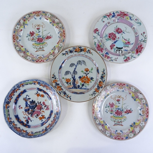 250 - 5 various Chinese porcelain plates with hand painted decoration, diameter 22.5cm