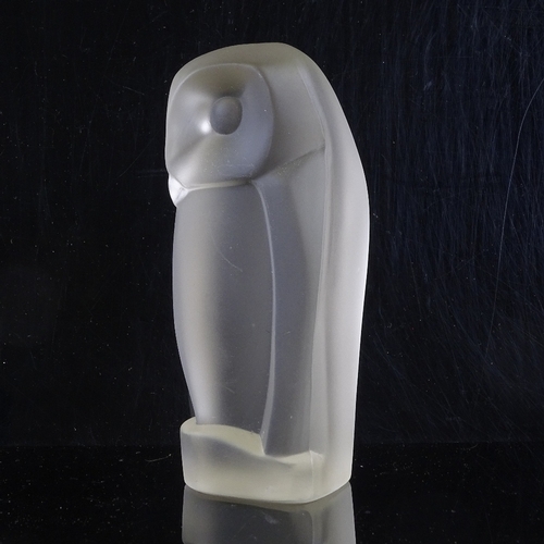 446 - An opaque glass owl, height 15cm