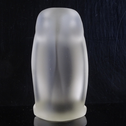 446 - An opaque glass owl, height 15cm