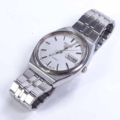 509 - SEIKO 5 - a Vintage stainless steel automatic wristwatch, ref. 6309-8960, silvered dial with baton h... 