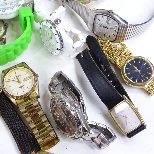 533 - A very large quantity of various watches and movements, mostly for spares and repairs, maker's inclu... 