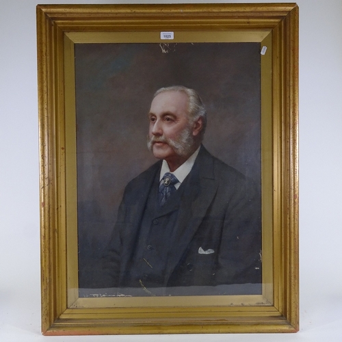 1025 - Trevor Hadden RBA, early 20th century oil on canvas, half length portrait of a gentleman, signed, 30... 