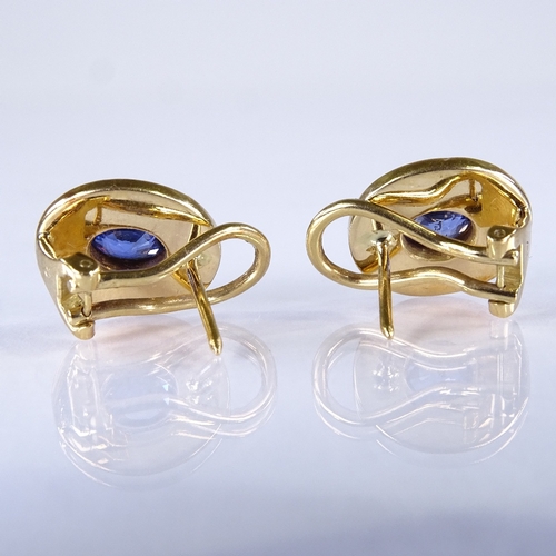 573 - A pair of 18ct gold Ceylon? sapphire clip earrings, textured rope twist frames with post and clip fi... 