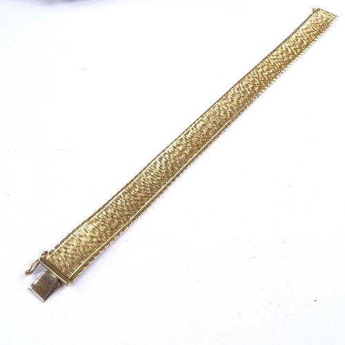 602 - A Vintage Italian 18ct gold textured mesh bracelet, bracelet length 19cm, 34.9g