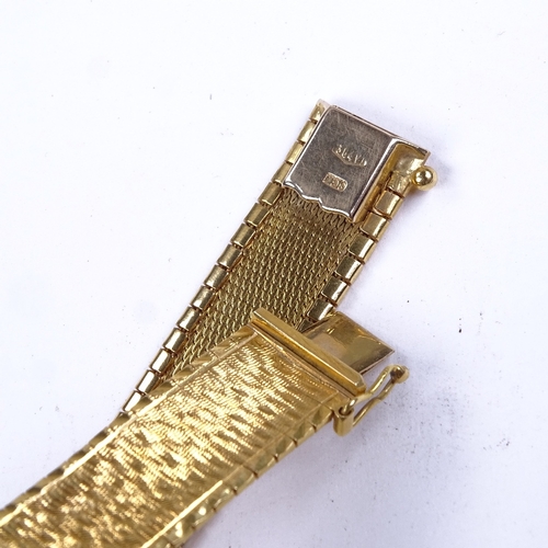 602 - A Vintage Italian 18ct gold textured mesh bracelet, bracelet length 19cm, 34.9g