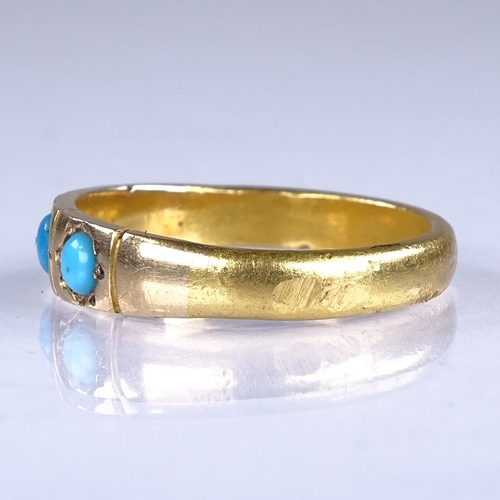 605 - A 19th century unmarked high carat gold 3-stone cabochon turquoise gypsy ring, setting height 4.1mm,... 