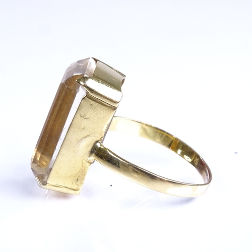 648 - A late 20th century unmarked high carat gold smoky quartz dress ring, setting height 22.8mm, size ap... 