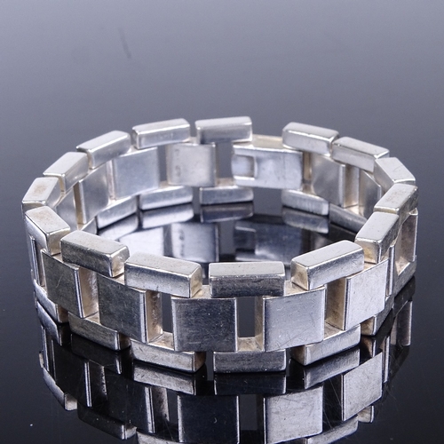 685 - GUCCI - a modern Italian heavy sterling silver gate link bracelet, bracelet length 20cm, 124.3g