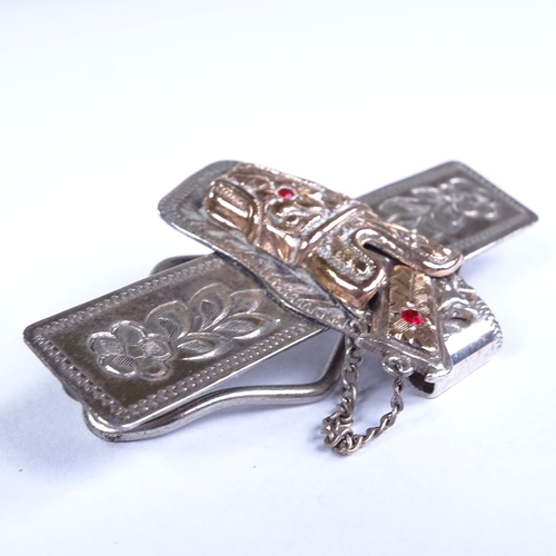 691 - A large American novelty silver and 10ct rose gold mounted holstered pistol tie clip, with removeabl... 