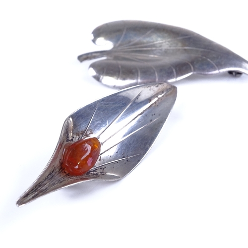 862 - HERMANN SIERSBOL - 5 Danish sterling silver leaf brooches, including amber example, largest length 6... 