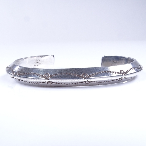 876 - A Native American Navajo sterling silver torque bangle cuff, maker's marks L Ml, band width 8.2mm, i... 