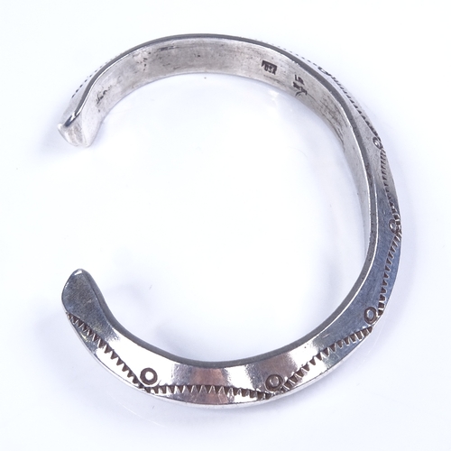 876 - A Native American Navajo sterling silver torque bangle cuff, maker's marks L Ml, band width 8.2mm, i... 