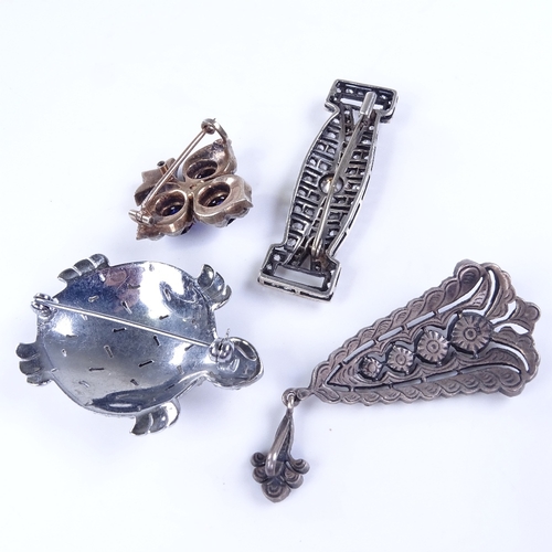 892 - 4 Antique and Vintage paste items of jewellery, including blue and white paste club brooch, Art Deco... 