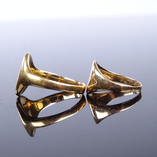 817 - 2 early 20th century 18ct gold signet rings, largest setting height 12.1mm, size E and K, 6.5g total... 