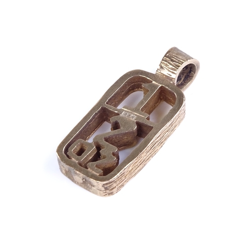 827 - A late 20th century 9ct gold 1/2oz ingot pendant, textured sides with pierced design, pendant height... 