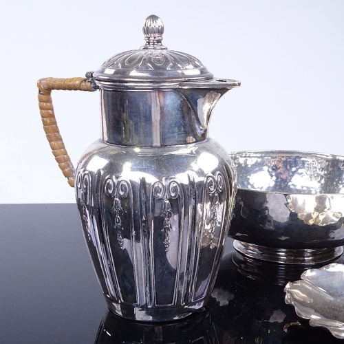 939 - Various silver, including 2-handled sugar bowl, Continental cream jug and egg cup, sugar bowl diamet... 