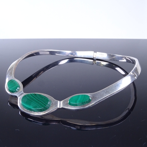 941 - A Vintage Mexican sterling silver and malachite hinged neck torque, internal dimensions 11cm x 12cm,... 