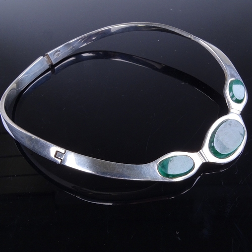 941 - A Vintage Mexican sterling silver and malachite hinged neck torque, internal dimensions 11cm x 12cm,... 