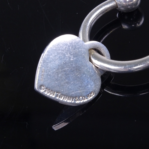 967 - A modern Tiffany & Co sterling silver heart key chain, dated 2001, height 52.6mm, 20.5g, in Tiffany ... 