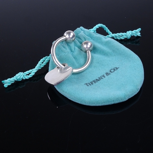 967 - A modern Tiffany & Co sterling silver heart key chain, dated 2001, height 52.6mm, 20.5g, in Tiffany ... 