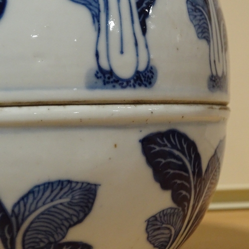 244 - A Chinese blue and white porcelain bowl and cover, with pak choi decoration, diameter 15cm