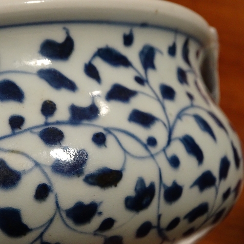 249 - A Chinese blue and white porcelain bowl, with red flowers, diameter 18cm, height 9.5cm