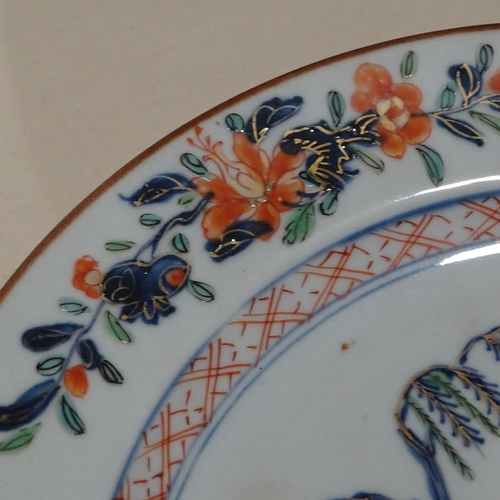 250 - 5 various Chinese porcelain plates with hand painted decoration, diameter 22.5cm