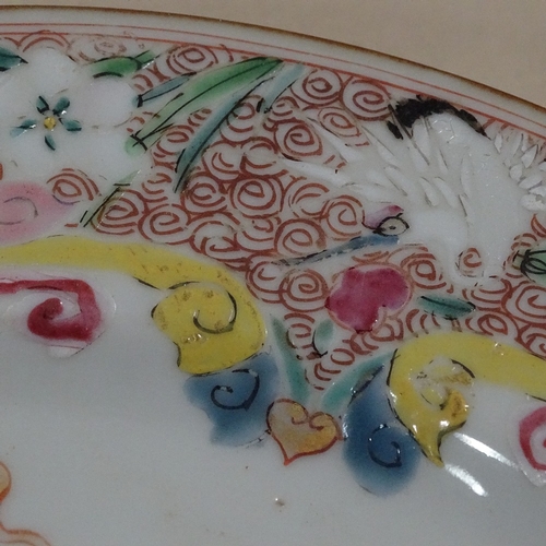 250 - 5 various Chinese porcelain plates with hand painted decoration, diameter 22.5cm