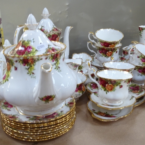 366 - Extensive Royal Albert Old Country Roses bone china tea set, including tiered cake stand, cups and s... 