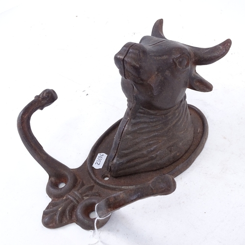 421 - A Vintage cast-iron bull wall-hanging coat hanger, backplate height 26cm