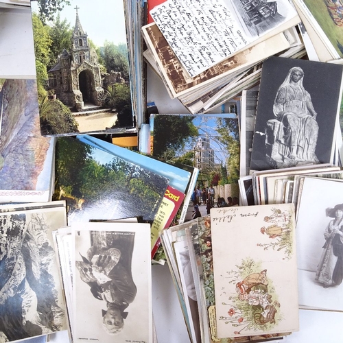 425 - A quantity of various Vintage loose postcards, mostly topographical (2 boxes)