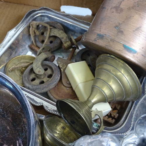 475 - Various silver plate and metalware, including condiment set, sugar bowl etc (boxful)