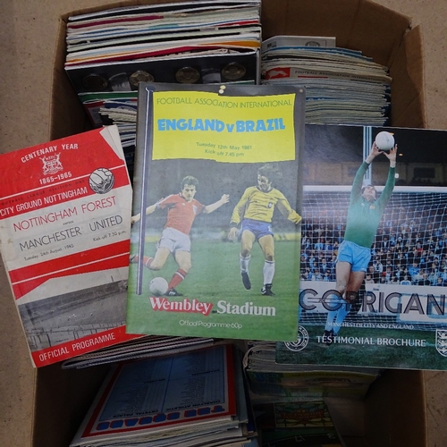 489 - 2 boxes of late 20th century football official programmes, Clubs include Brighton & Hove Albion, Che... 