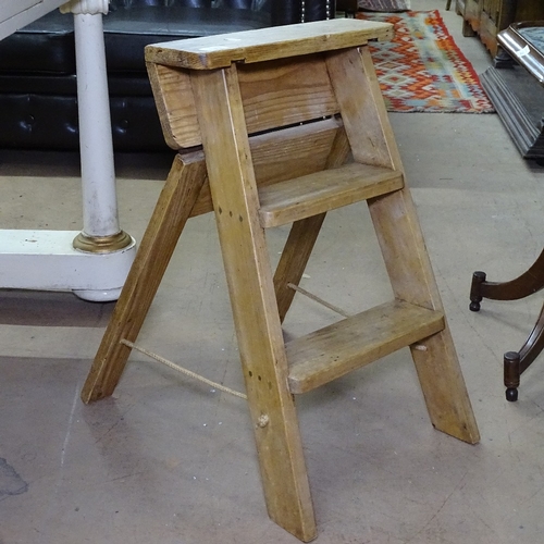 1370 - A small 3-step folding pine ladder