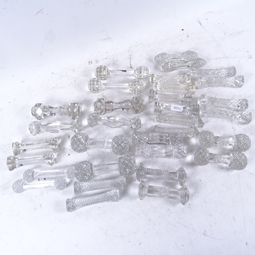 529 - 16 pairs of cut-glass and crystal knife rests